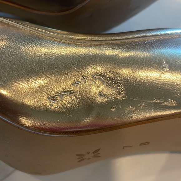 BCBG Gold, Ruffle Heels, pumps,Size 7, 3 inch heel,slip on, pointy toe - Picture 10 of 14